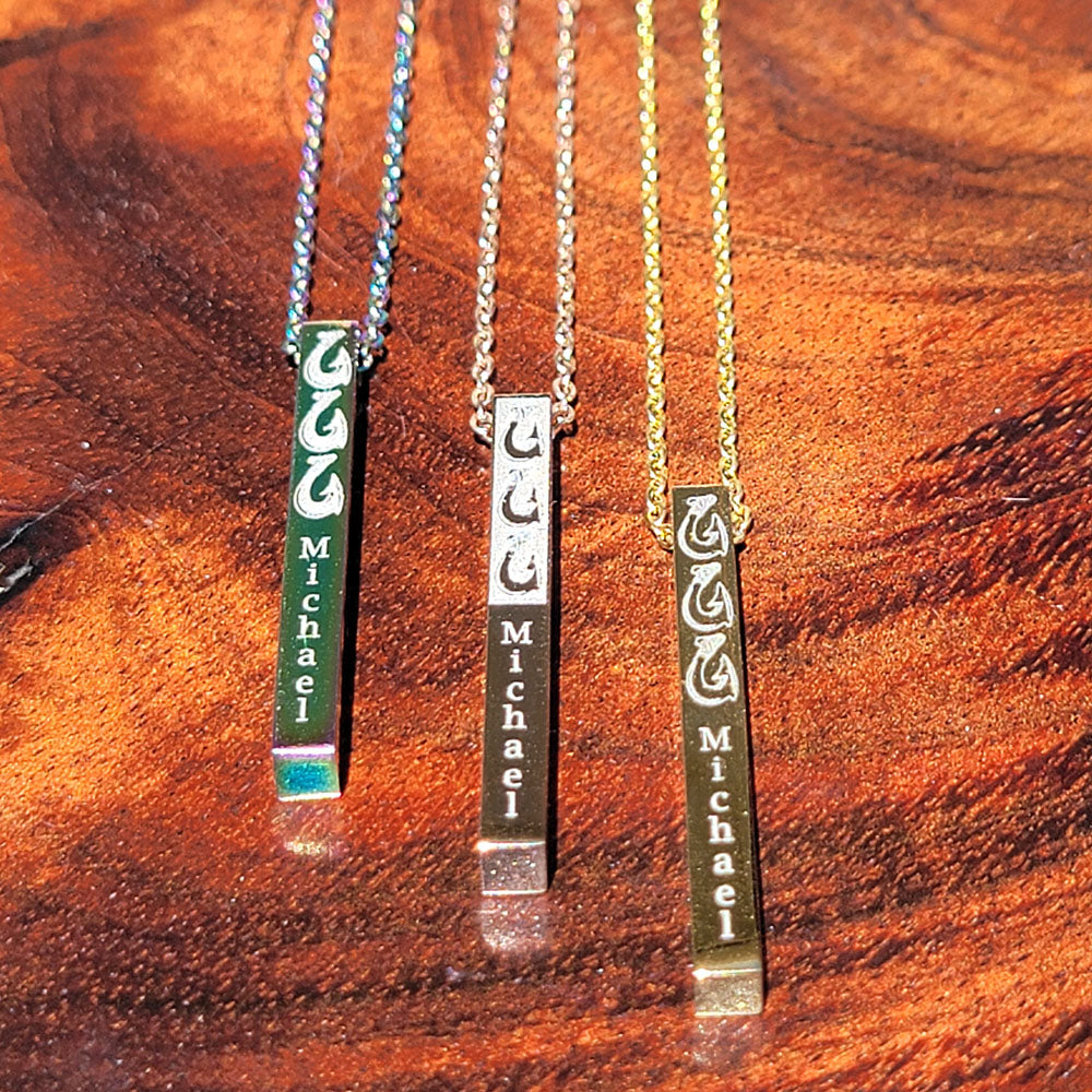 Makau engraved vertical bar pendant in stainless steel with customizable text