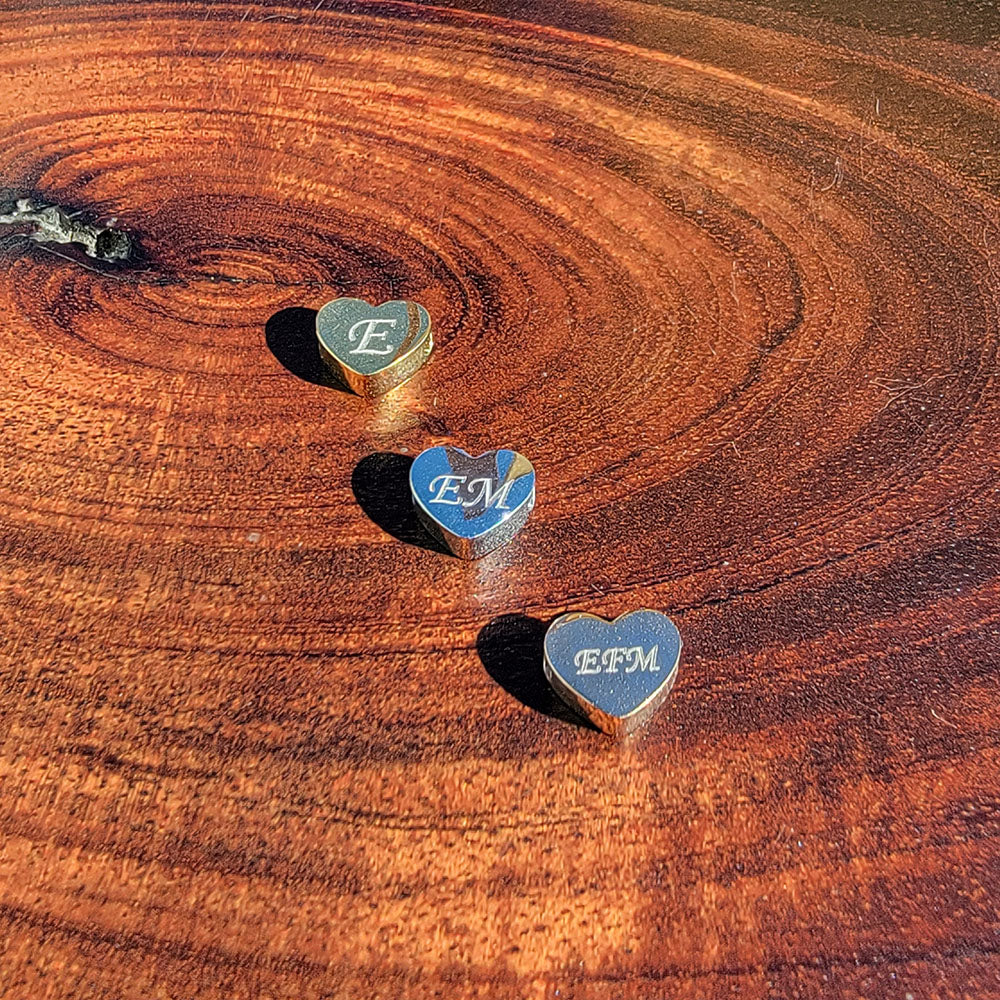 Mini engraved heart charm in stainless steel customizable up to 10 characters